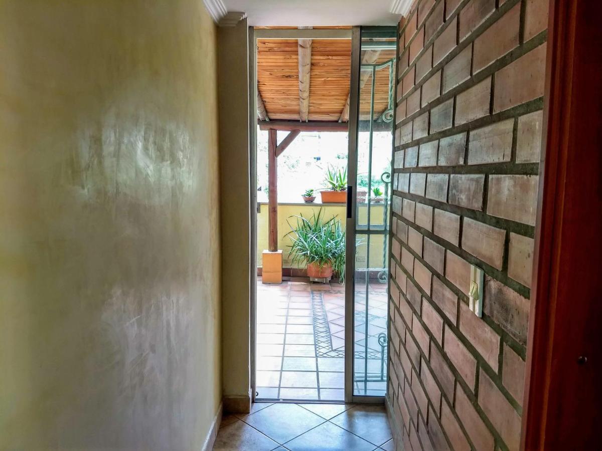 Bueno, Bonito, Barato Y Cerca A El Poblado Daire Medellín Dış mekan fotoğraf