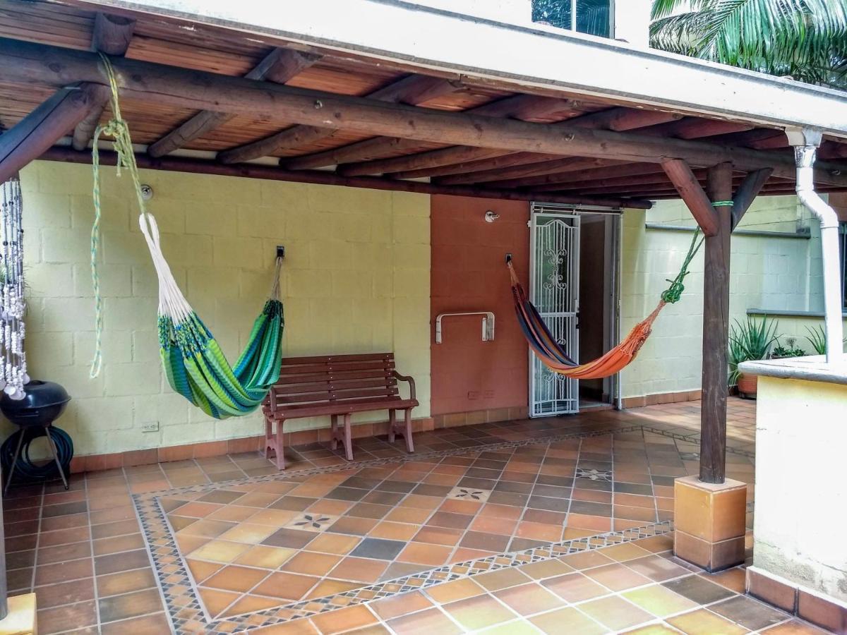 Bueno, Bonito, Barato Y Cerca A El Poblado Daire Medellín Dış mekan fotoğraf