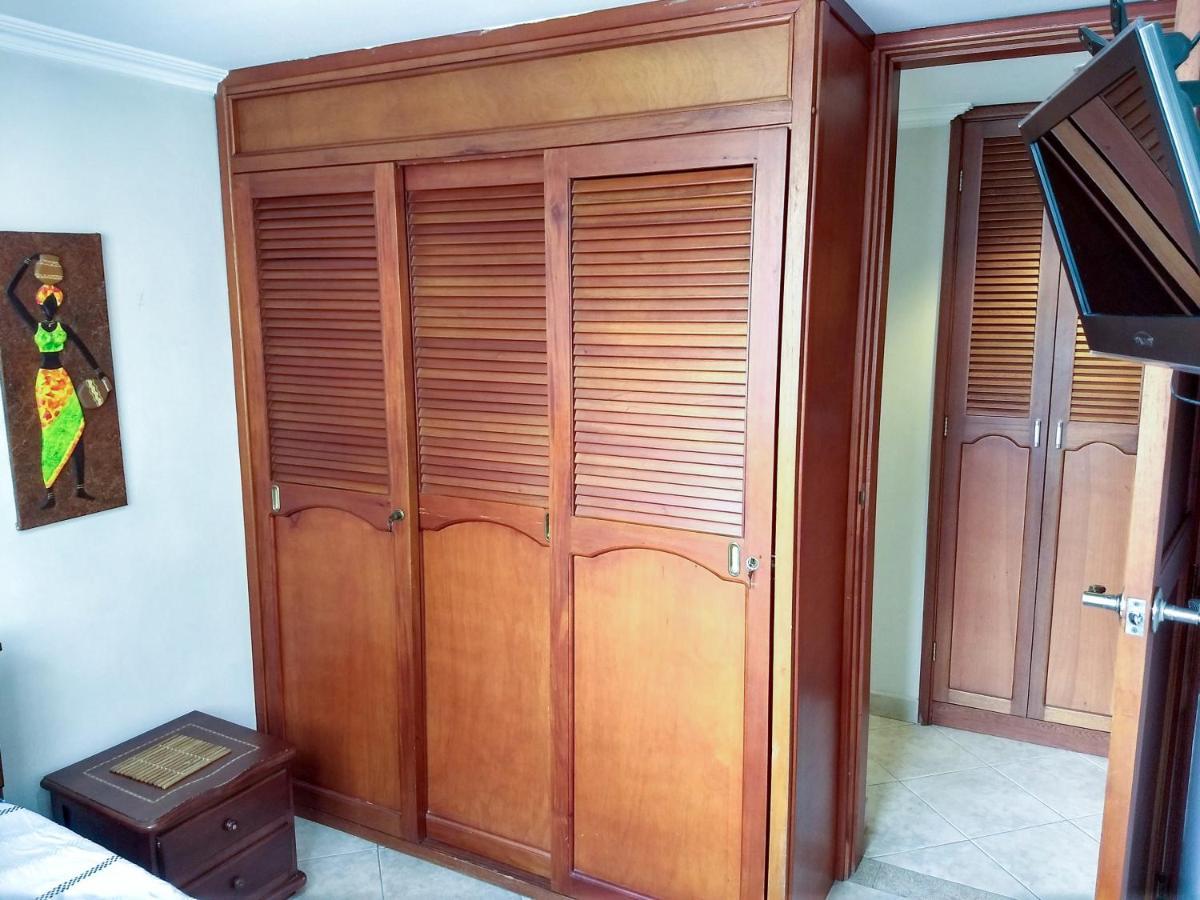 Bueno, Bonito, Barato Y Cerca A El Poblado Daire Medellín Dış mekan fotoğraf