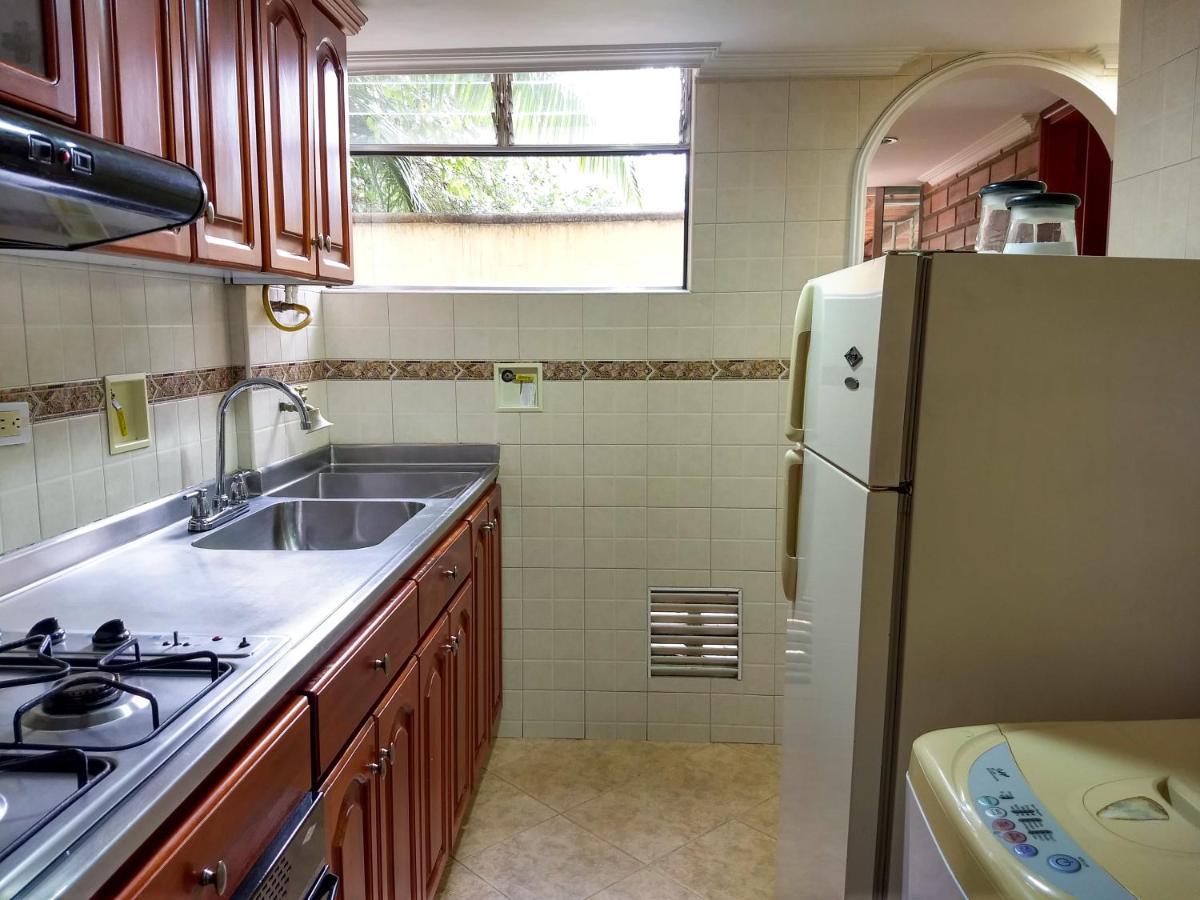 Bueno, Bonito, Barato Y Cerca A El Poblado Daire Medellín Dış mekan fotoğraf