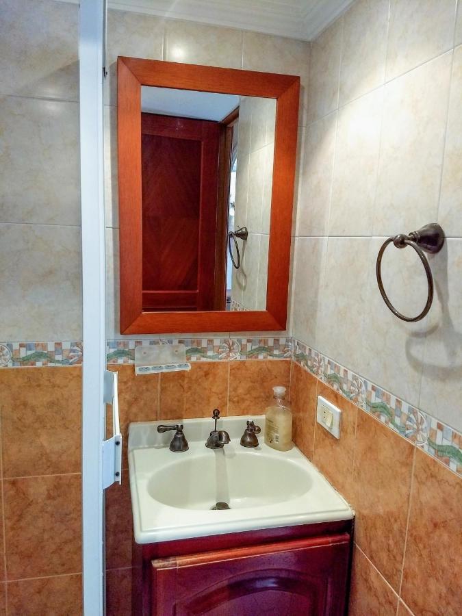 Bueno, Bonito, Barato Y Cerca A El Poblado Daire Medellín Dış mekan fotoğraf
